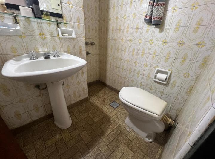 Hermoso Chalet 4 Amb en 2 Plantas con Cochera y Parque Libre - 5