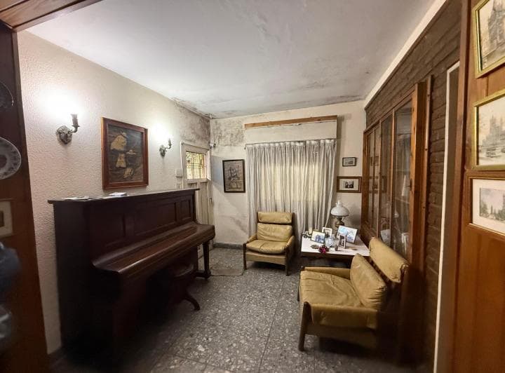 En Venta | Propiedad en Pleno Centro de Moreno (Lado Sur) de 240 m² - Se Vende La Propiedad de Al Lad - 2