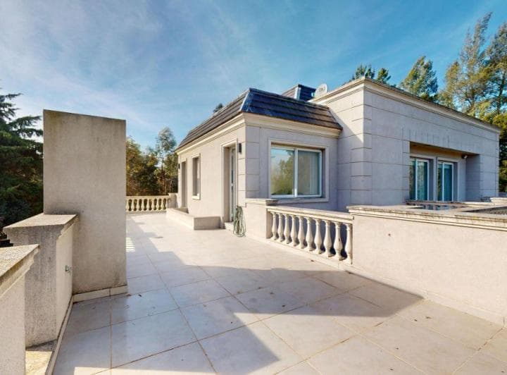 Exclusiva Casa Estilo Francés en Campos de Roca I - 4
