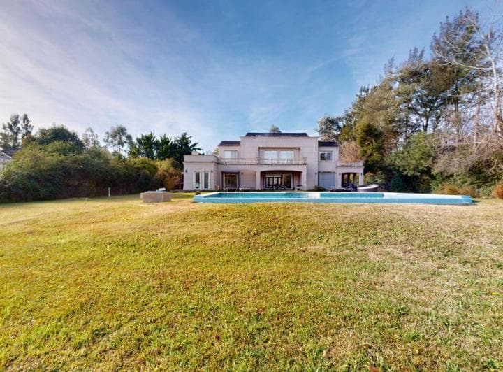 Exclusiva Casa Estilo Francés en Campos de Roca I - 3