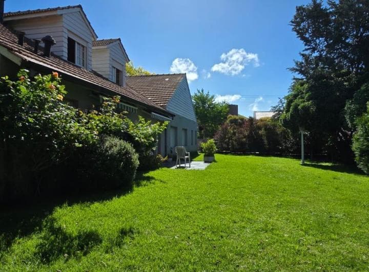 Chalet en Venta. Zona Guemes. Sobre Lote de 925 m. - 2