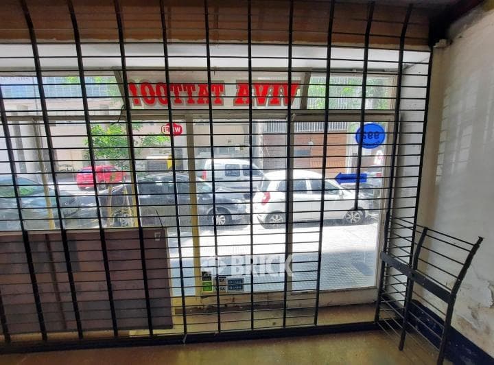 Local a La Calle en Ecuador y Av Cordoba - 56 m² Cortina Metalica Todo Sotano - 5