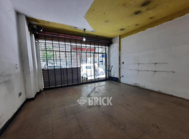 Local a La Calle en Ecuador y Av Cordoba - 56 m² Cortina Metalica Todo Sotano - 3
