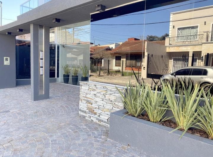 Departamento a Estrenar en Venta a 50 m de Av H. Yrigoyen - 3
