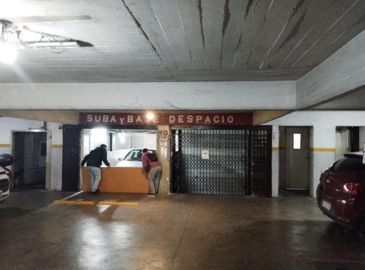 Cochera. | Av Juan Bautista Alberdi Al 2300 - 2