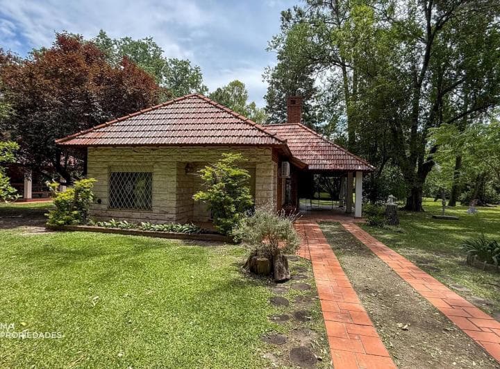 Casa 2 Dorm. con Extenso Jardín - El Talero 2600 - Funes | Venta - 4