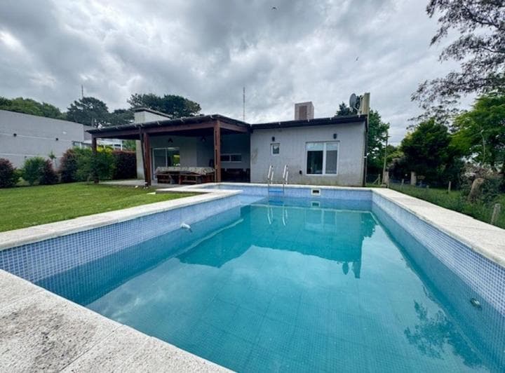 Excelente Casa C/ Gas Natural y Piscina en Sierra de Los Padres - 3