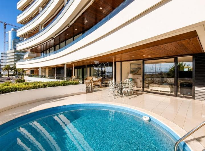 Sólido Apartamento en Venta, Península, Punta del Este, 3 Dorm.. - 3