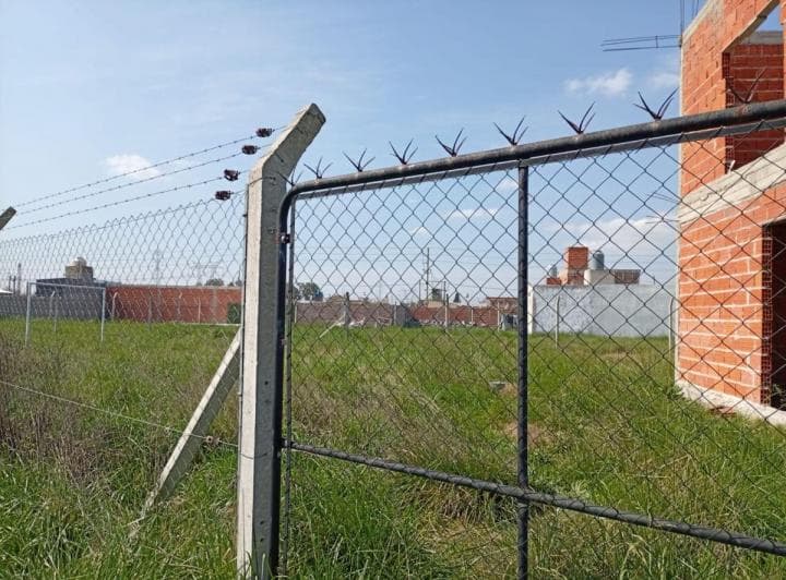 Lote con Construccion a Terminar en Venta - 2