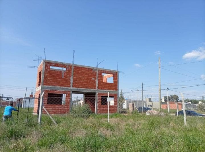 Lote con Construccion a Terminar en Venta - 4
