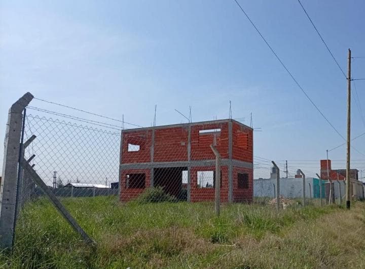 Lote con Construccion a Terminar en Venta - 5