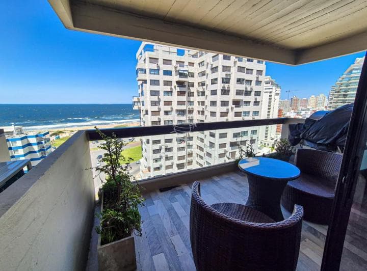 Venta Apartamento 3 Dorm. Frente a La Playa Brava Punta del Este - 3