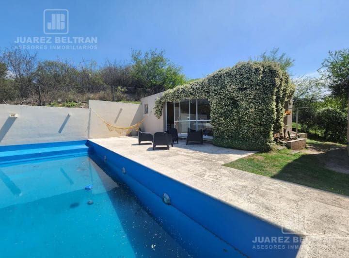 Venta - Casa de Tres Dorm. con Pileta - Mendiolaza - 5