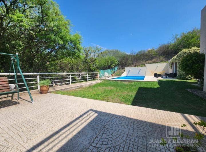 Venta - Casa de Tres Dorm. con Pileta - Mendiolaza - 3