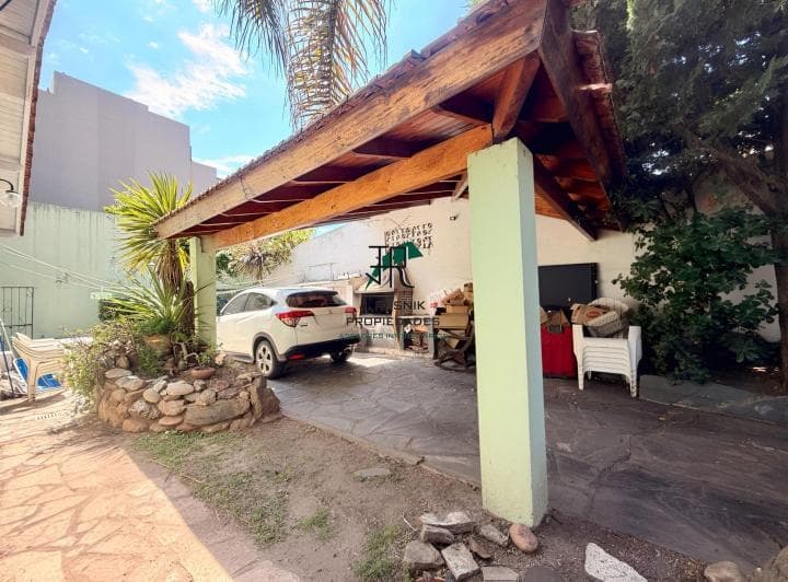 Casa 6 Ambientes 2 Cocheras en Muy Buen Estado - 5