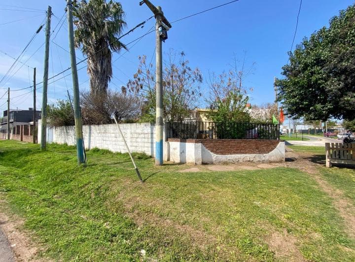 Venta | Permuta - Casa Al Frente 2 Dorm. con Local Comercial - Fisherton, Rosario. - 4