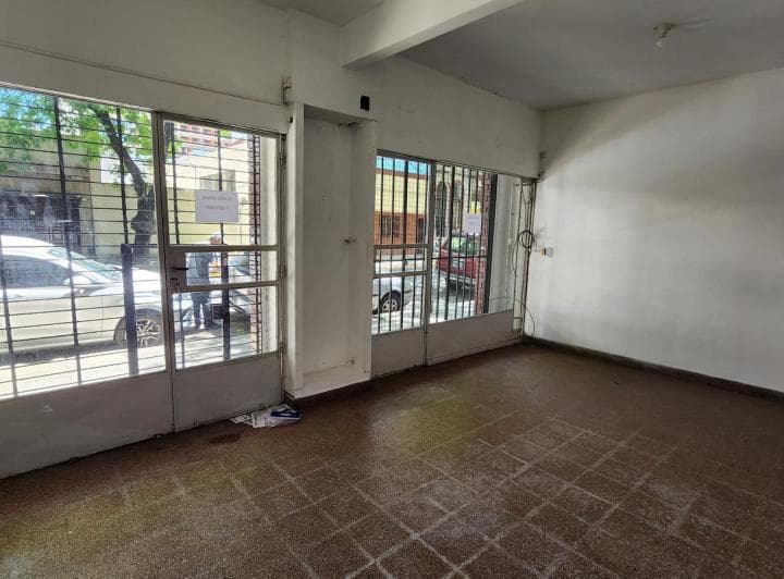 Local Comercial a La Calle Doble Vidriera en Venta San Cristobal - 2