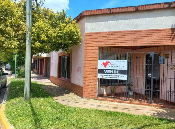 Martínez, Casa 3 Ambientes con Local, Patio, Loza en un Sector de La Propiedad - 2