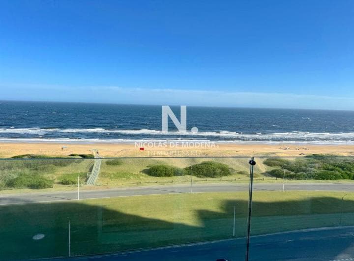 Vende Apartamento con Vista Al Mar de 3 Dorm. en Suite, en Brava Punta del Este - 2