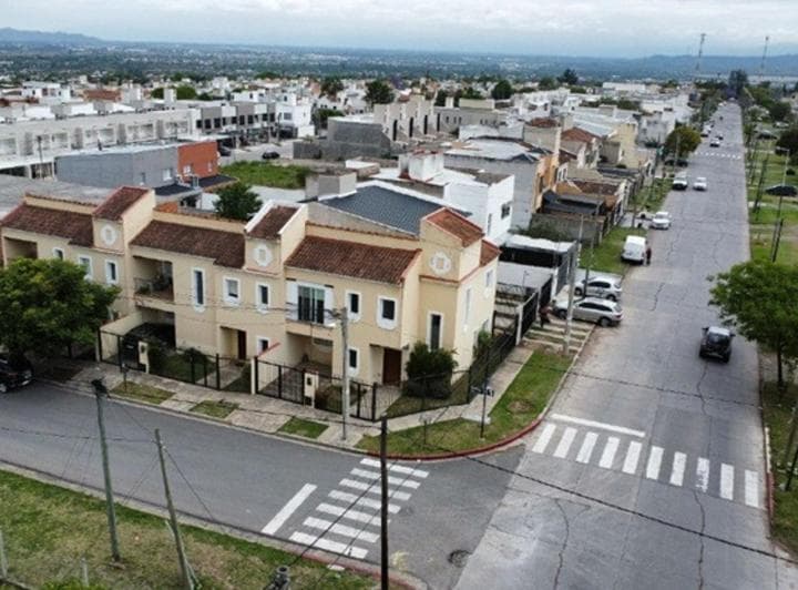 Muy Lindo Duplex Vta 2 Dor Asad Iriarte y Av Incas G. Bourg - 2