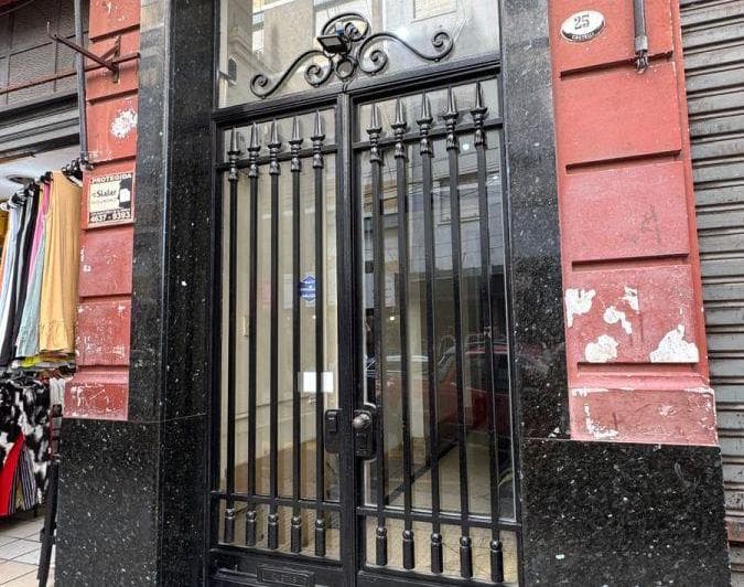 Departamento con Balcón y Detalles de Época – Excelente Ubicación - 2