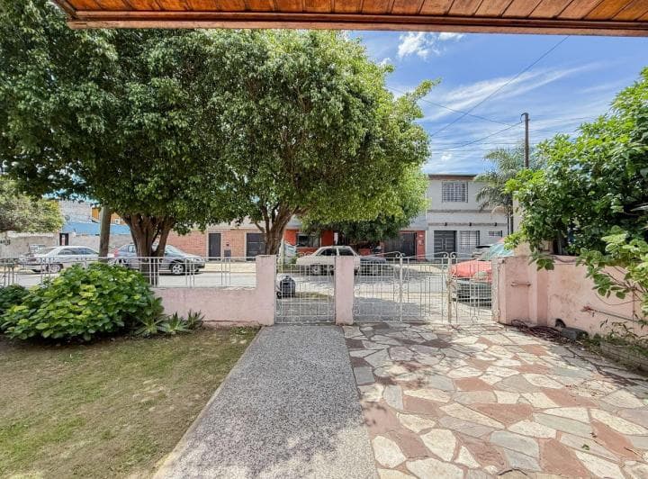 Chalet en Venta 3 Ambientes en Lomas del Mirador, Villa Insuperable - 2