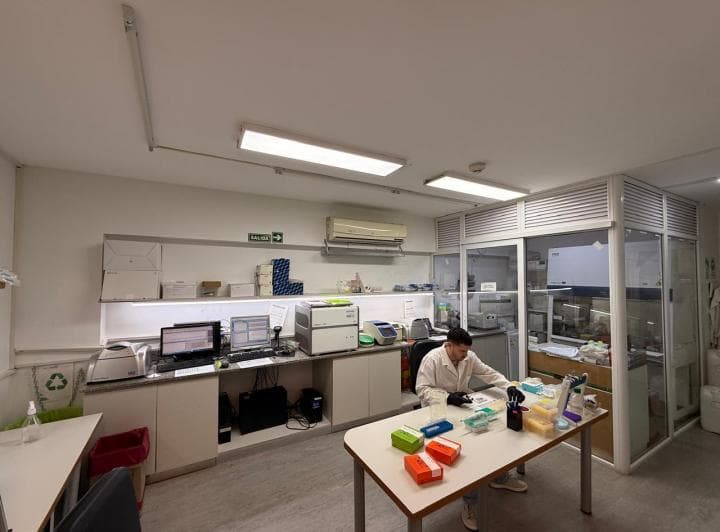 Oficina en Piso Alto con 2 Cocheras. Renta Usd 3000 X Mes - Inquilino: Laboratorio - 2