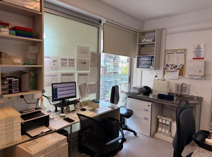 Oficina en Piso Alto con 2 Cocheras. Renta Usd 3000 X Mes - Inquilino: Laboratorio - 3