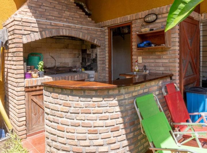 Casa en Venta. 3 Habitaciones. Pileta. 2 Cocheras. - 5