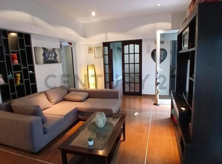 Casa de 2 Dorm. con Jardin y Cochera en Venta - 2