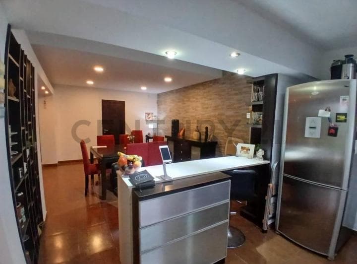 Casa de 2 Dorm. con Jardin y Cochera en Venta - 5