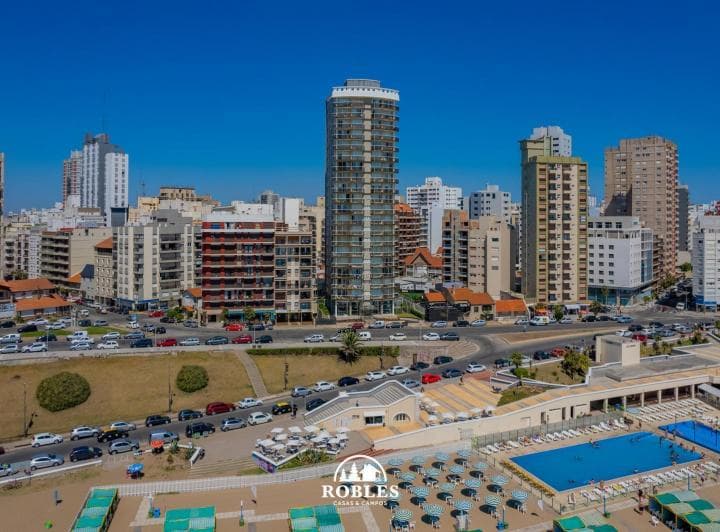 Departamento Frente Al Mar, en Excelente Entorno del Barrio La Perla - 2