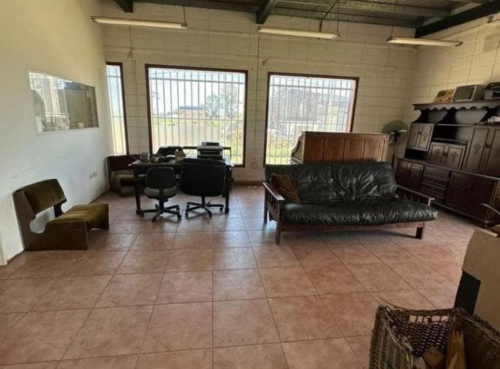 Lote Comercial de 2.800 m² con Galpón - 3