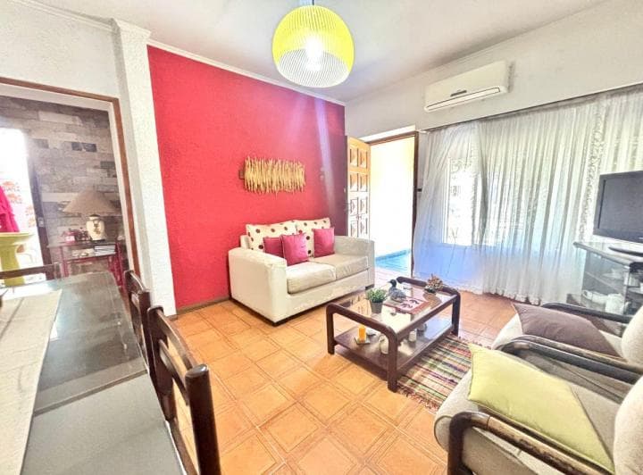 Casa en Venta en Temperley – 3 Ambientes con Jardín y Garage - 2