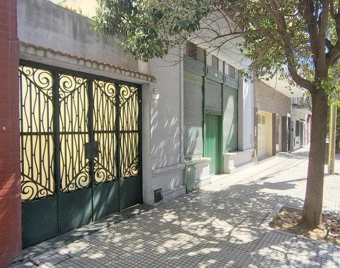 Terreno en Caballito: 8,70 X 10,78. Se Puede Construir P. Baja 10 Plantas Tipo 2 Retiros. - 2