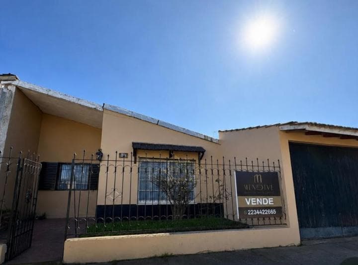 Venta Casa de 4 Ambientes - Barrio 9 de Julio - 2