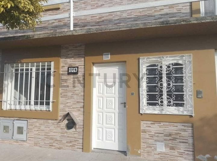 PH en Los Hornos – 2 Dorm., Parrilla y Buena Distribución – 57 y 150 - 2