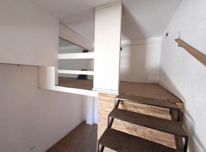 Local Comercial a 3 Cuadras del Mar con Amplio Entre - Piso! - 5