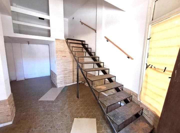 Local Comercial a 3 Cuadras del Mar con Amplio Entre - Piso! - 3