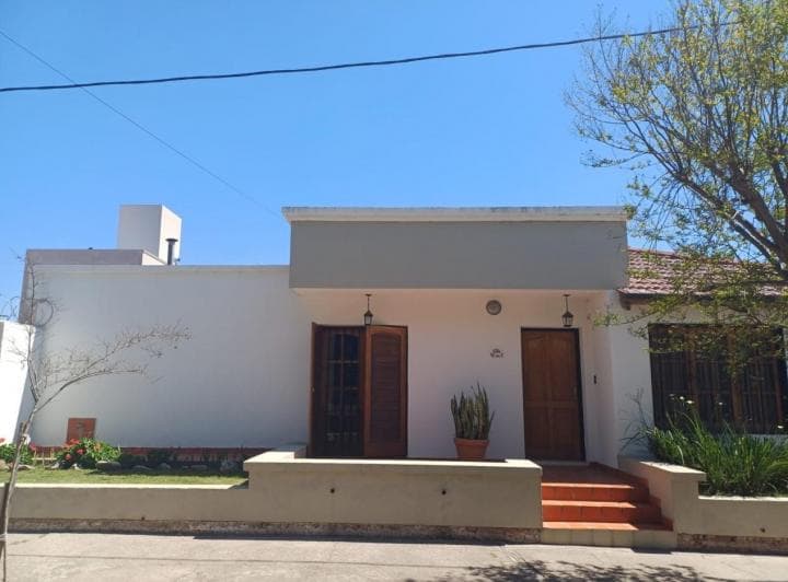Imperdible! Casa Esquina 3 Dorm. - Excelente Zona Residencial! - 2