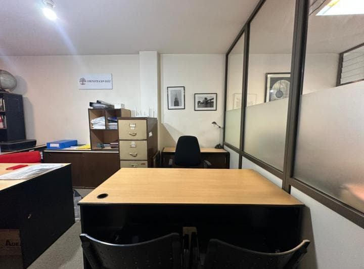 Venta Oficina con Dos Despachos en San Nicolás - 4