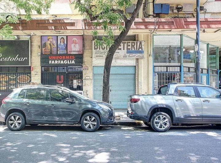 Local Emplazado en El Barrio de Flores, Cuenta con 36 m² Totales Distribuido en Pb y Entrepiso - 2