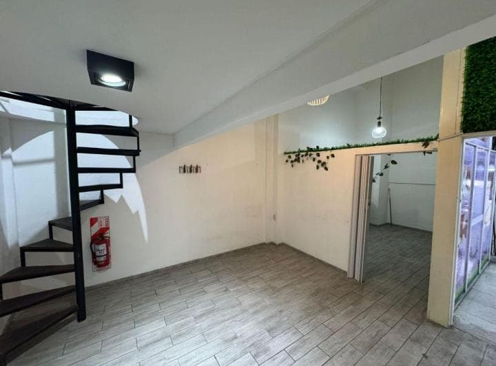 Local Comercial en Caballito en Galeria Caribe con Renta - 2