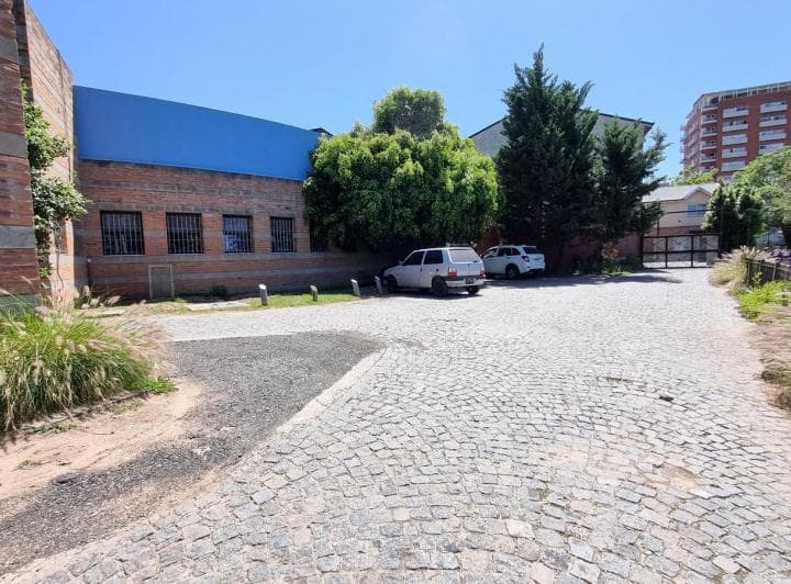 Amplio Local /edificio en Venta Escobar - 2