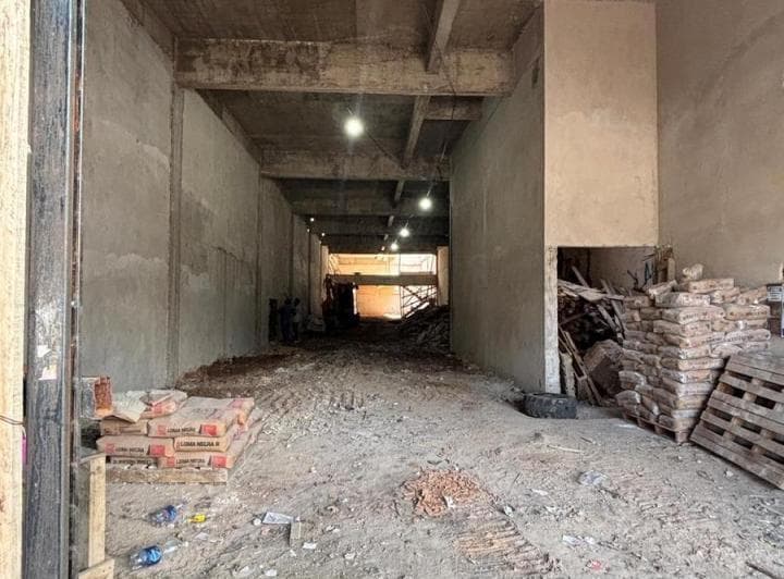 Local Impresionante de 3000 m² con Dos Montacargas! Av Rivadavia 7500 - 5