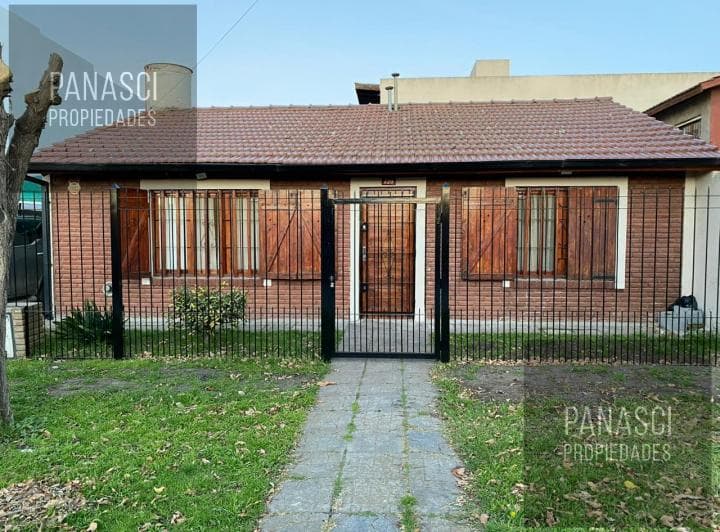 Casa en PH 3 Ambientes con Cochera y Patio - 2