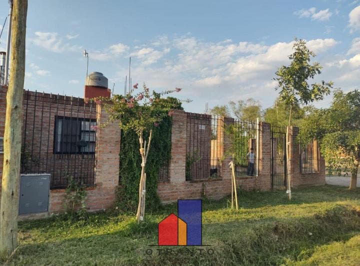 Casa de 4 Ambientes con Gran Parque y Garaje - Escobar - 2