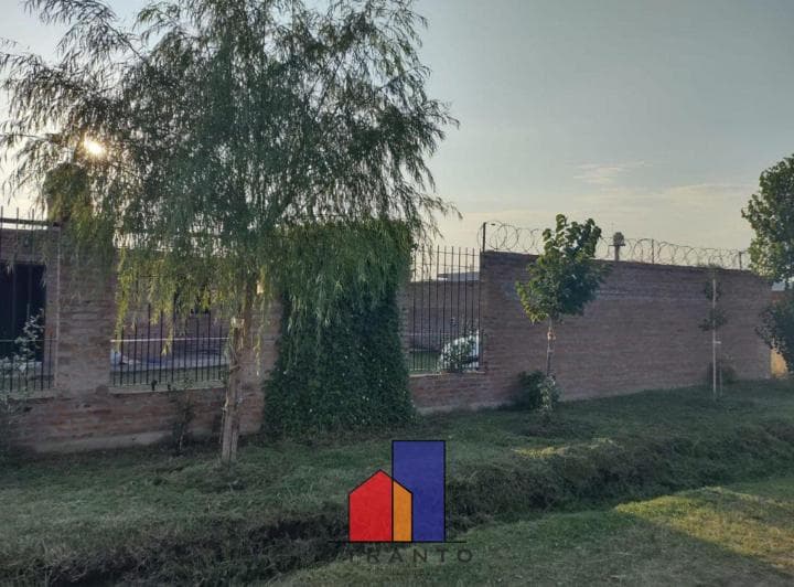 Casa de 4 Ambientes con Gran Parque y Garaje - Escobar - 3