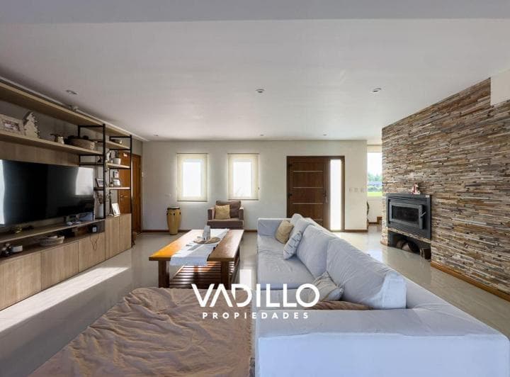 Hermosa Casa en Venta, Barrio Fincas de San Vicente, Sector - 4