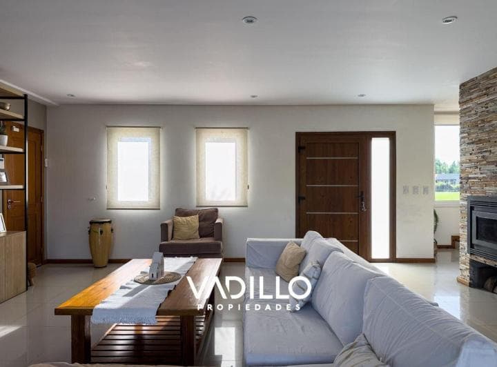 Hermosa Casa en Venta, Barrio Fincas de San Vicente, Sector - 5